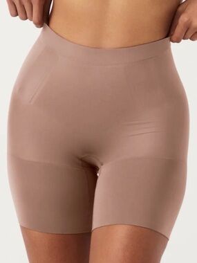 SPANXsculpt OnCore Mid-Thigh Short. NWT. Cafe Au Laut.